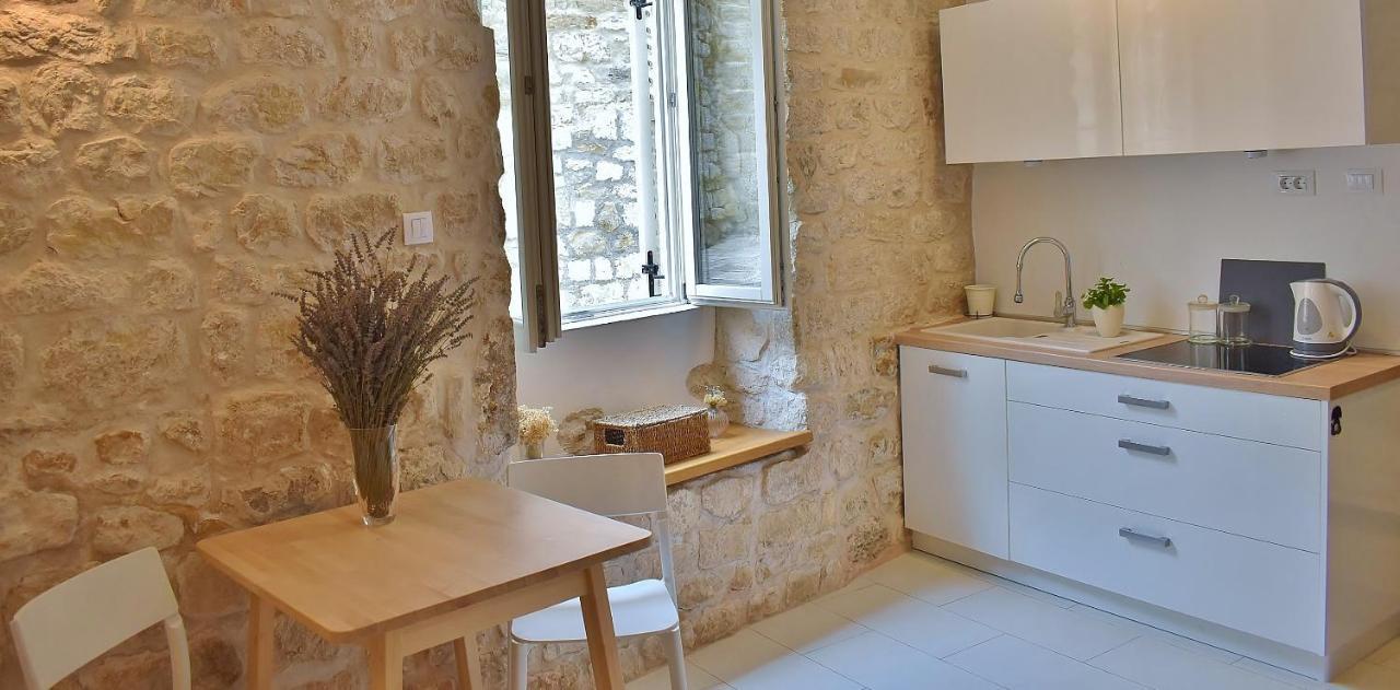 Rooms And Studio Old Town Rab Town Exterior foto